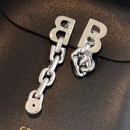 Franse zware industrie brief lange ketting oorbellen niche mode ontwerp high-end lichte luxe unieke charme sieraden accessoires