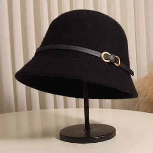 Franse Hepburn kasjmier hoed vissershoed herfst- en wintermode hoed zwarte gesp veelzijdige hoed klokvormige pet