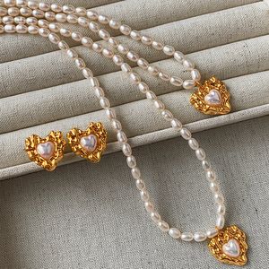 Français Ins métal amour rose collier de perles naturelles nouveau 2023 boucles d'oreilles à la mode pour les femmes tempérament clavicule bijoux