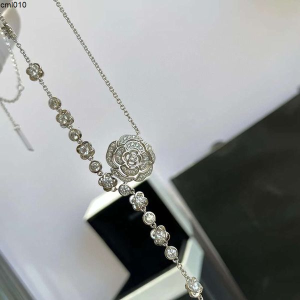 Designer de bijoux français classique Collier en argent sterling luxueux camélia creuse camélia tassel incrusté en strass féminins