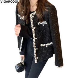 Французский женский стиль, черная куртка, женская корейская версия, короткий топ, яркий сверкающий модный простой повседневный 240112