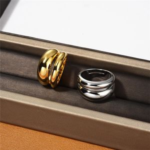 Franse minimalistische high-end metaal verkoperd 18k goud dubbellaags ring voor damesmode lichte luxe charme sieraden 240109