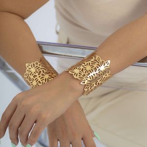 Frans minimalistisch sieradenontwerp met een gevoel van openheid gladde oppervlaktemakband niche uitgehold blad armband surfce brcelet lef brcelet