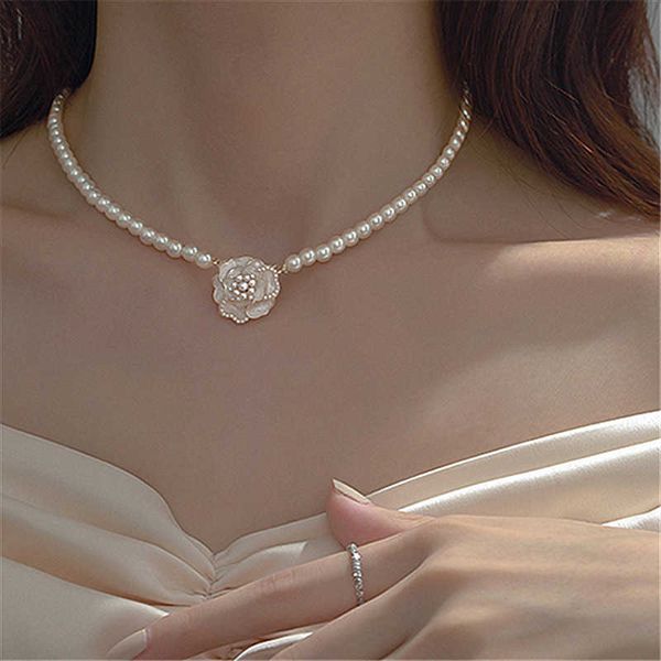 Collar de Camelia de perlas minimalista francés, cadena de clavícula con carácter de celebridad de Internet a la moda, versátil y