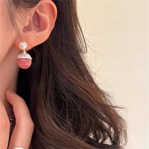 Boucles d'oreilles en pierre rose rouge naturel française pour les femmes d'été mignon Luxury Luxury haut de gamme à la mode