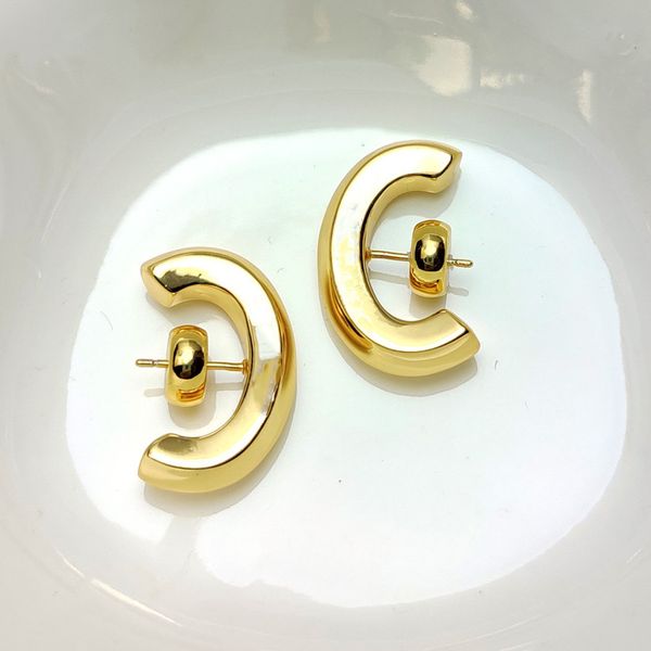 Niche française minimaliste lettre C-ring boucles d'oreilles pour femmes léger luxe industrie lourde semi-circulaire haut de gamme charme tendance bijoux