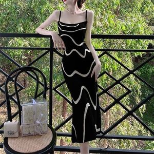 Franse retro elegante lange mouwen high-end golf gestreepte gebreide middellange jurk voor dames herfst feestkleding 240116
