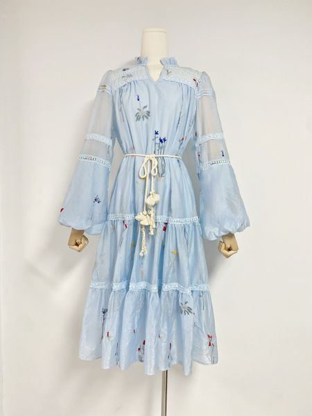 Robe longue robe de style déesse haut de gamme rétro française pour les vêtements de printemps pour femmes, petite stature, robe bleue à la mode et polyvalente