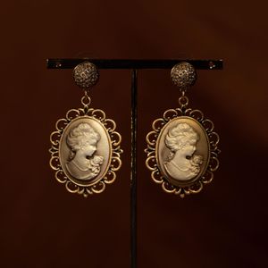 Boucles d'oreilles de style palais rétro français avec portraits bijoux médiévaux Nouveau design DJ-017