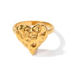 Ring French French Women's 18K Gold en acier inoxydable / Hammer Modèle de lave Lava Love Ring Non FADing Design Sense Ring Wholesale