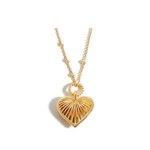 Niche romantique française rétro en métal pétoncle amour coeur pendentif collier blogueur avec la même chaîne de clavicule empilée bijoux de mode