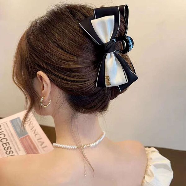 Clips de casseurs en satin français Barrettes Triangle Clip Clip Tip Cascy Casual Hairpin Fashion Black Shark Hairpin