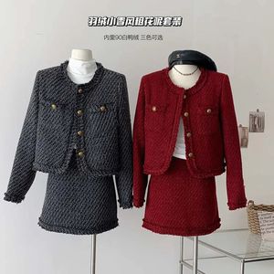 Franse kleine geur tweed tweedelig set vrouwen korte jas jas mini rok pakken vrouwelijke mode 2 sets 240425