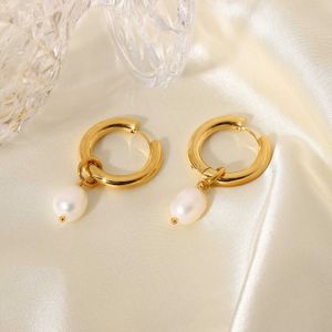 Boucles d'oreilles de style français avec des boucles d'oreilles légères et luxueuses avec des perles rondes et des boucles plaquées dorées haut de gamme électrolitées