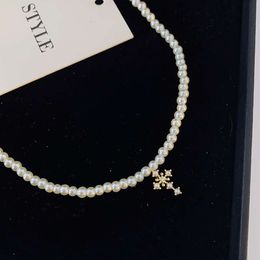 Collar con colgante de perlas naturales de estilo francés para mujer recién llegado