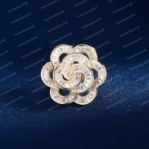 Broche de fleur en strass de Zirconium incrusté de petite brise parfumée de Style français pour femmes, broche de chemise de costume polyvalente à la mode