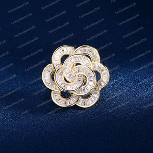 Franse Stijl Kleine Geurige Breeze Ingelegde Zirkonium Strass Bloem Broche voor Vrouwen Mode Veelzijdige Pak Overhemd Broche