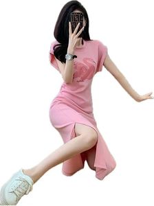 Franse temperamentjurk vrouwelijke zomer vouw taille cover buik dun ontwerp gevoel van niche roze t-shirt rok geavanceerd gevoel