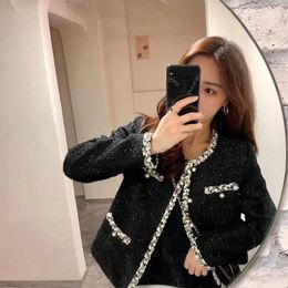 Vestes en Tweed français femmes petit parfumé automne coréen laine courte vêtements d'extérieur élégant noir manteau à carreaux poches bureau perles 240124
