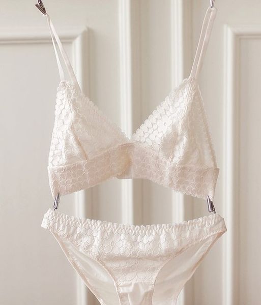 Français Ultra-mince Coupe Dentelle Sous-Vêtements Femme Français Sexy Ultra-mince Européen et Américain Triangle Coupe Blanc Bralette Soutien-Gorge