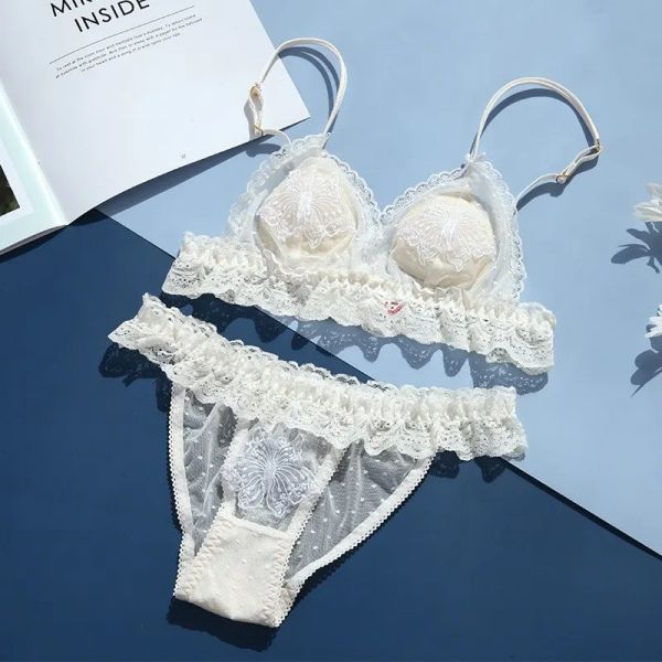 Set de soutien-gorge sexy ultra mince français Bow Lace Flowers Florids Underwear Mignon et Sweet Breathable Triangle Cup Lingerie Set