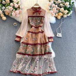 2024 Franse vintage hofstijl eersteklas jurk met ronde hals, bubbelmouwen, zware technische mesh, bloemenfeerok met borduurhaak