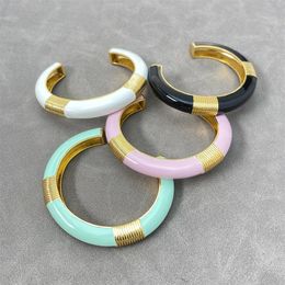 Franse vintage emaille open armbanden armbanden voor vrouwen MS Light luxe prachtige brede rand dikke metalen sieraden feestgeschenken 231225