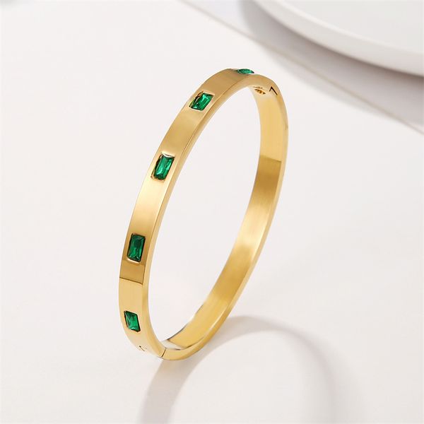 Bracelet de couple vintage français en acier titane avec un design avancé, ensemble d'ouverture à la mode et polyvalent avec zircon vert 18 carats, bijoux pour hommes et femmes