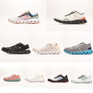 Cloud Chores sur x Running Men Black White Femmes Rust Red Designer Sneakers Swiss Engineering Cloudtec Breathable Mens Womens Sports Trainers