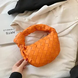 Femmes fraîches Luxurys Designer Jodie sacs sacs de main de haute qualité portefeuilles en cuir authentiques sac moelleux mini-fourrure à fourrure