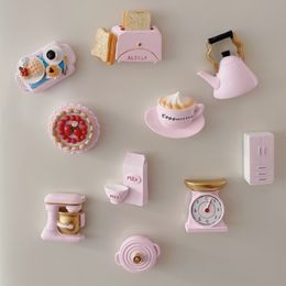 Magnets de refrigerador La niña es lindo refrigerador creativo de resina que emulan pastel y leche mini utensilios de cocina decoración del hogar 230815