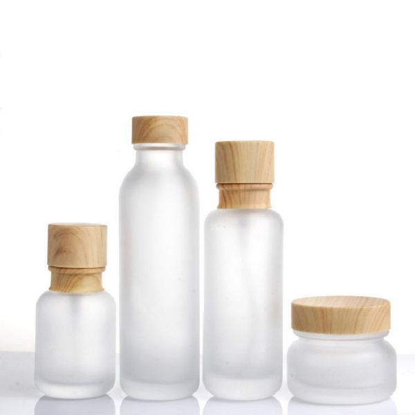 Bouteilles de crème de bocal en verre dépoli bocaux cosmétiques ronds bouteille de pompe de lotion pour le visage à la main avec bouchon en grain de bois