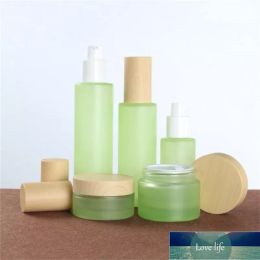Bouteille en verre vert givré Pot de crème Lotion de pulvérisation Bouteilles de pompe Récipient cosmétique avec couvercles en bois imités