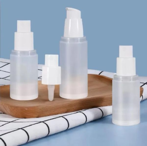 Botellas de bomba de espray sin aire de plástico PP esmerilado con tapa blanca para loción de suero para el cuidado de la piel Envases de cosméticos recargables de tamaño de viaje