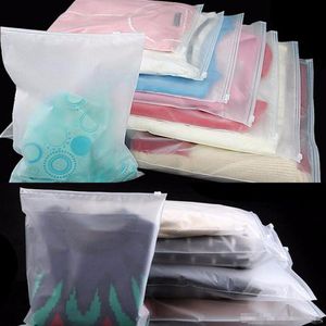 Emballage de stockage de vêtements translucide givré pochette en plastique à fermeture éclair paquet de vêtement à fermeture éclair réutilisable mat robe sacs auto-scellants