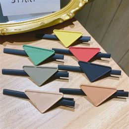 Frosted Triangle Badge Barrettes Brief Patroon Hoofddeksels Creatieve Trendy Kleurrijke Haarspeld Casual Design Haarklem