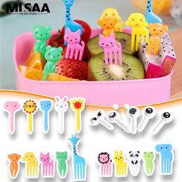 Fruits Fruit Cute Animal Food Stick Stick Soconde de dents Mini Cartoon Kids Kids Cake Snack Dessert Bento Lunch Tool for Kitchen Accessories 240422