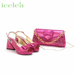 Fuchsia Color 2024 Design African Women Chaussures et sac Ensemble Peep Toe Sandales avec cristal brillant pour la fête de mariage 240418