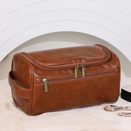 Fudeam Leather Men Business Bag portátiles Organizador de artículos de tocador Mujeres Viaje Bolsa Cosmética colgando la bolsa de lavado impermeable 240422