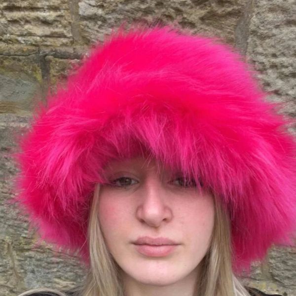 FUFUCAILLM Mode Femmes Furry Fisherman Hat Hiver Chaud Chapeau De Seau Coloré pour Streetwear / Photo Props Y2k Vêtements Accessoires Y220818