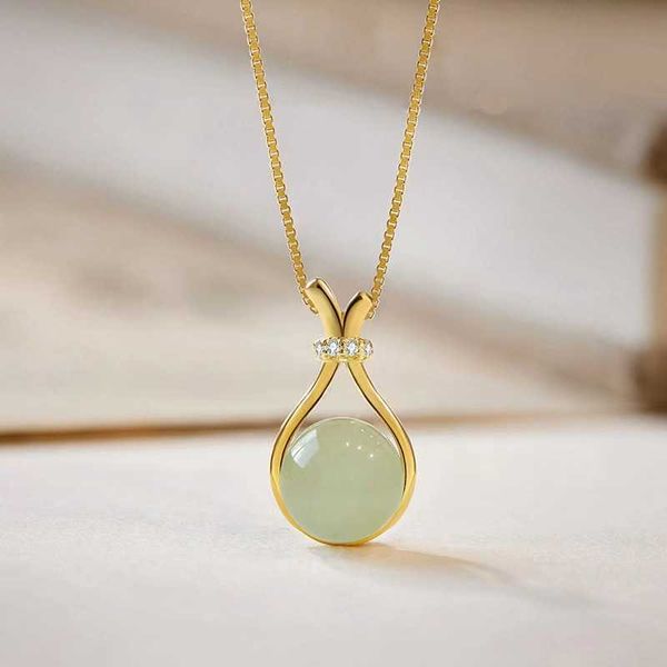 Collier de jade Hotan Sac de bénédiction en acier titane complet en titane ne s'estompe pas;Réseau Pendentif de conception de niche féminine