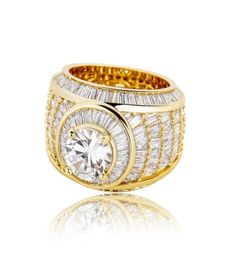 Cuivre en cristal plein avec des pierres latérales anneaux bling bling iced Out Cubic Zircon Hip Hop Engagement Ring For Men Women Goldsilver Couleur ACC1477730