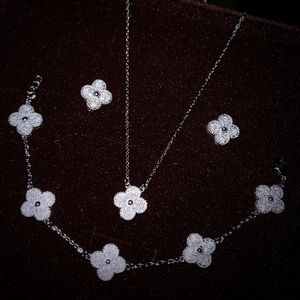 Collier de fleurs à quatre feuilles en diamant complet, pendentif, chaîne à long cou, dîner élégant, super fée, boucles d'oreilles, bracelet à quatre fleurs d'herbe, ensemble de bijoux