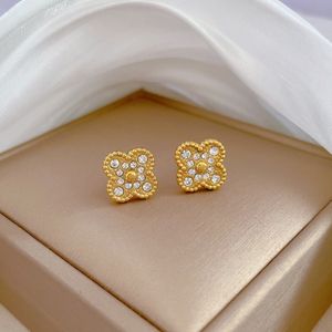 Pendientes de trébol afortunados de diamantes completos diseñador de moda simple para orejas diarias ropa de estilo casual joyas de joyas de cumpleaños pendientes de boutique joyas