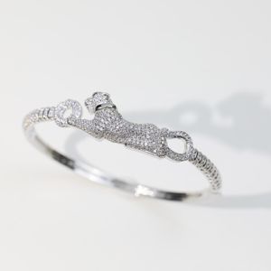 Personnalité en diamant complet exquis dominatrice bracelet féminine bracelet seiko bracelet de danse luxueuse offrant des cadeaux de zircon animal léopard