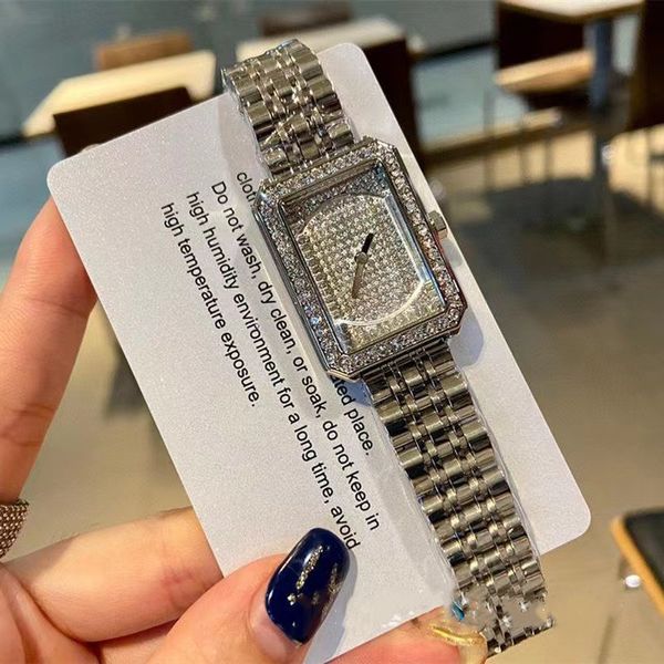 Montre à deux aiguilles entièrement en diamant, montre à quartz à la mode pour femmes, montre de haute qualité