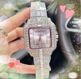 Mouvement de quartz de diamant complet montre 40 mm hommes carrés de chigure de réservoir romain horloge en acier étoilé en acier rose rose argent glacé sur la montre hip hop cadeaux