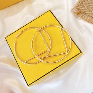 Designer Letters Ear Ring Big Circle Fashion Earring European en American Style oorbellen Yellow Brass Ear Studs Design For Womens