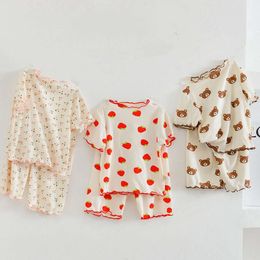 Volledige bloemen Koreaanse Pamas Zomerkleding Vrijetijdskleding Thuiskleding Baby Girl T -shirt Shorts Pak Peuter Sleepwear met korte mouwen L2405