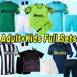 Kits complets 23 24 New Castle Botman Soccer Jerseys Bruno G Willock Joelinton United Trippier 2024 2023 Wilson Shelvey Almiron Targett Wood Gardien de but pour enfants